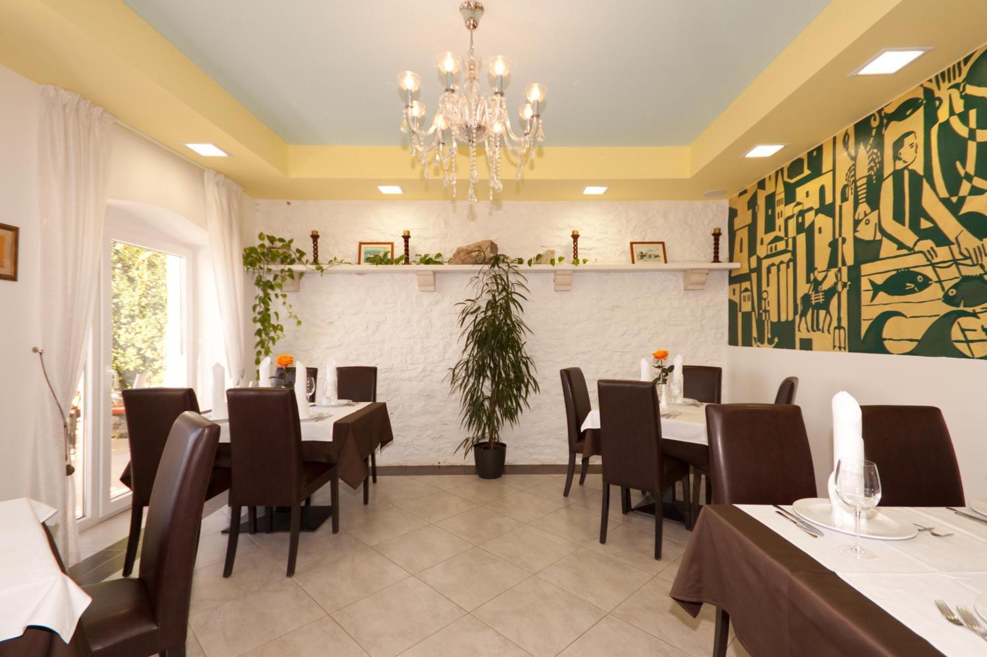 Hotel Zlatna Vala Umag Ngoại thất bức ảnh