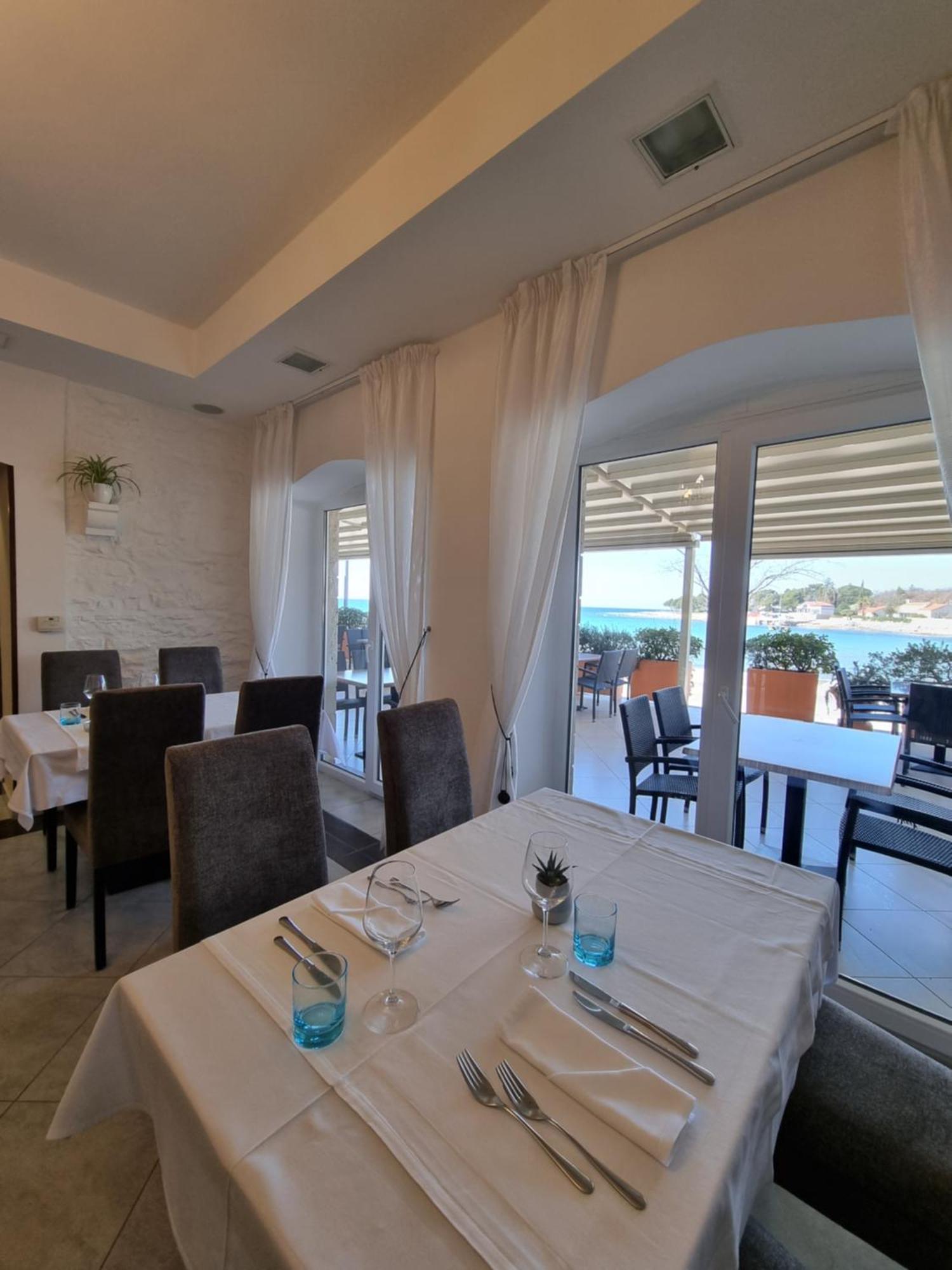 Hotel Zlatna Vala Umag Ngoại thất bức ảnh