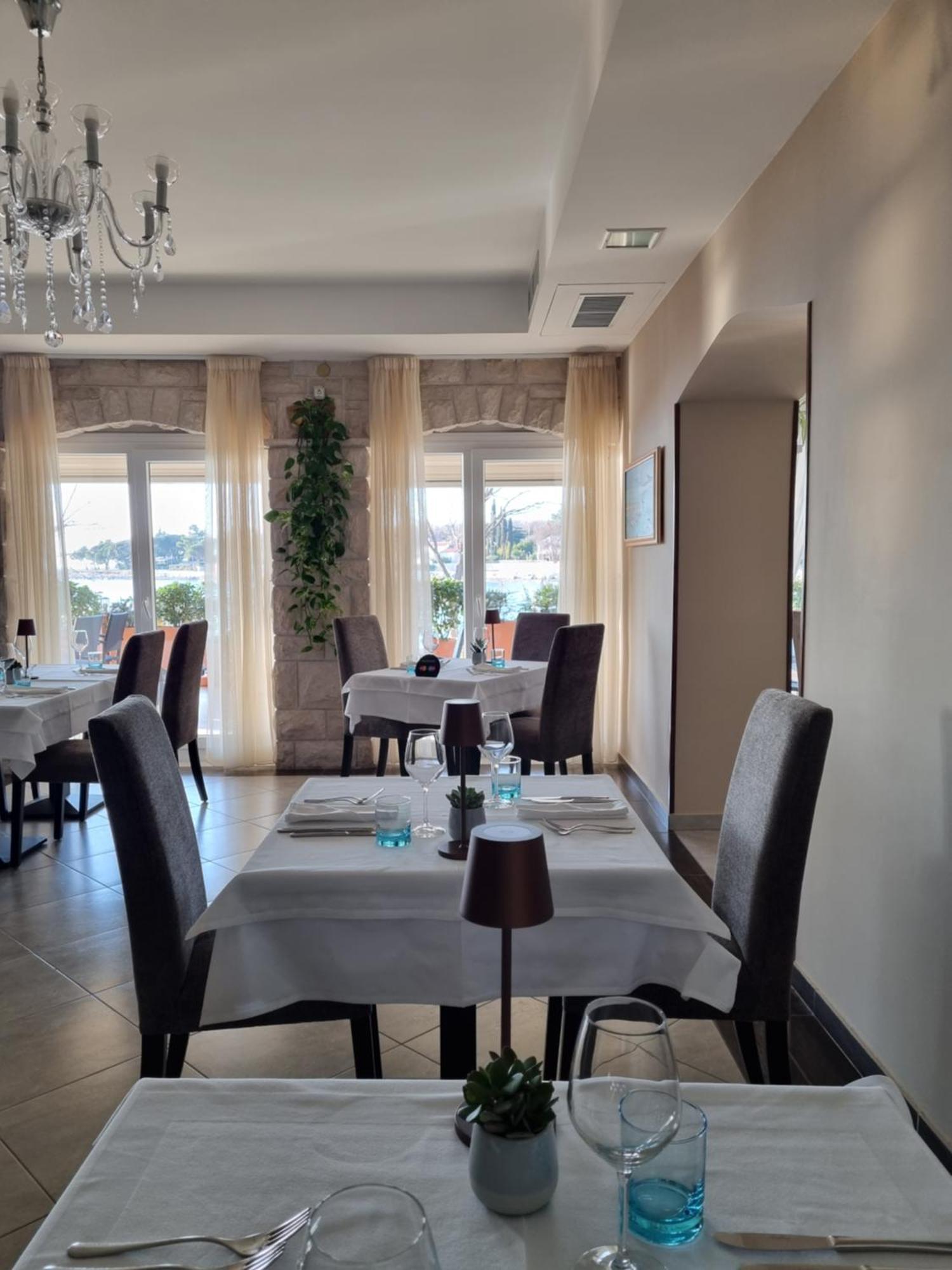 Hotel Zlatna Vala Umag Ngoại thất bức ảnh