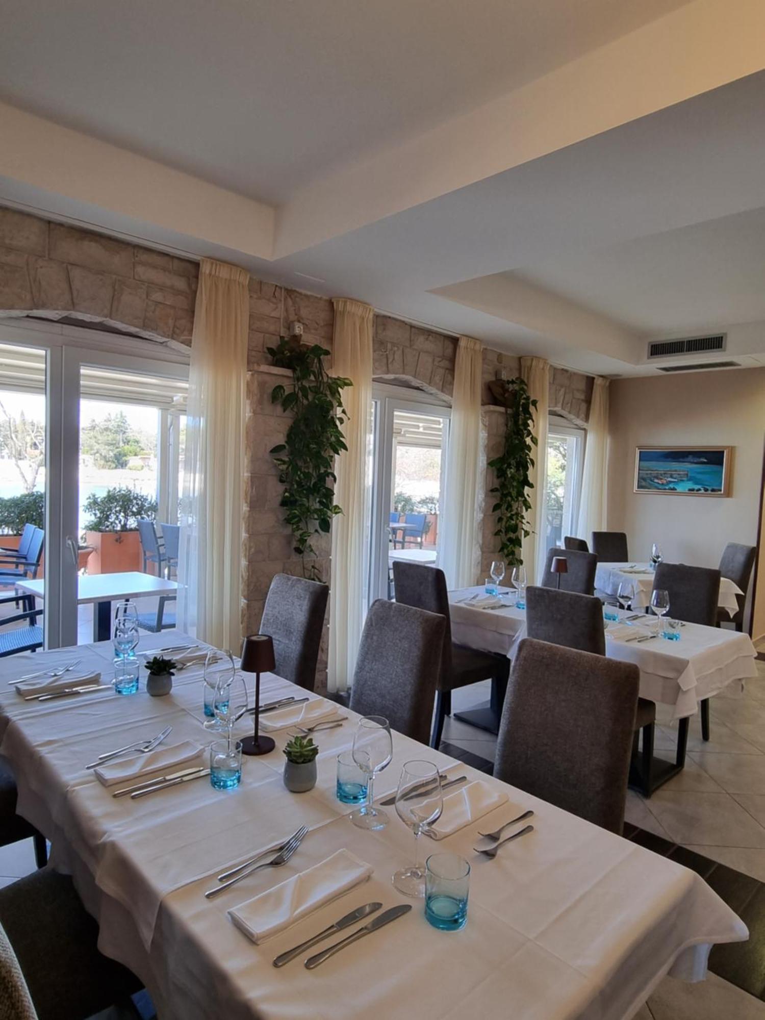 Hotel Zlatna Vala Umag Ngoại thất bức ảnh