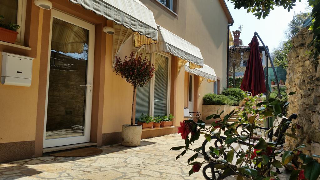 Hotel Zlatna Vala Umag Ngoại thất bức ảnh