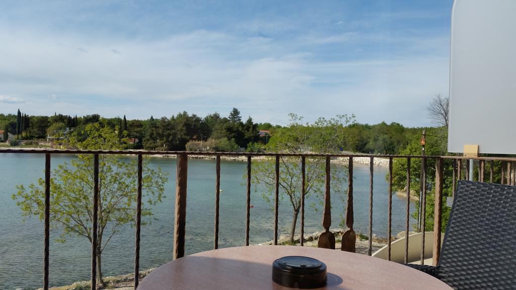 Hotel Zlatna Vala Umag Ngoại thất bức ảnh